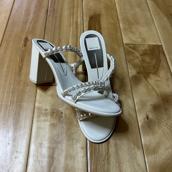 Dolce Vita Barrit Pearl Heals - Picture 9 of 13